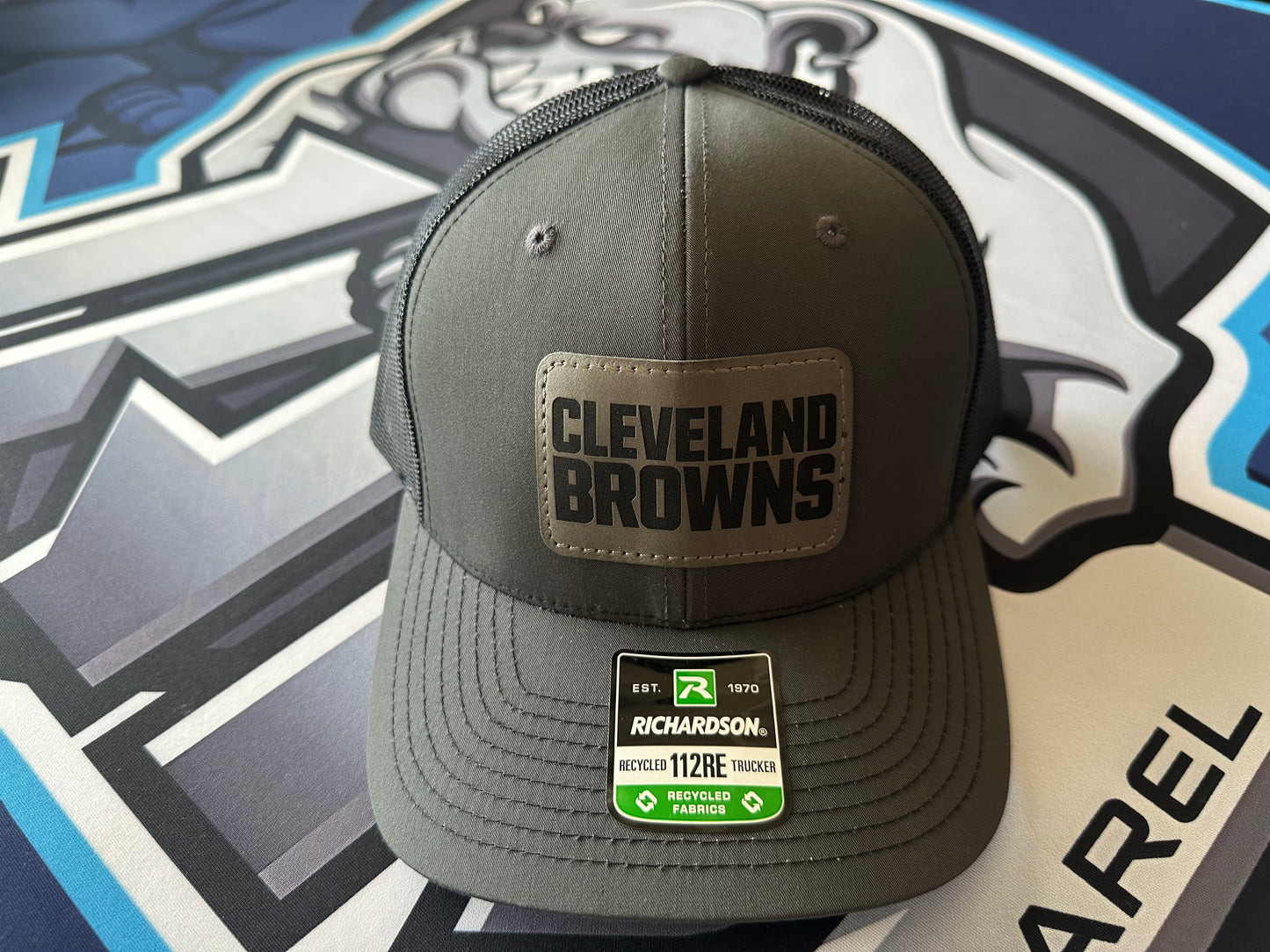 (NEW)Cleveland Browns Grey Patch Mesh Back Snapback Hat - Charcoal Grey/Black