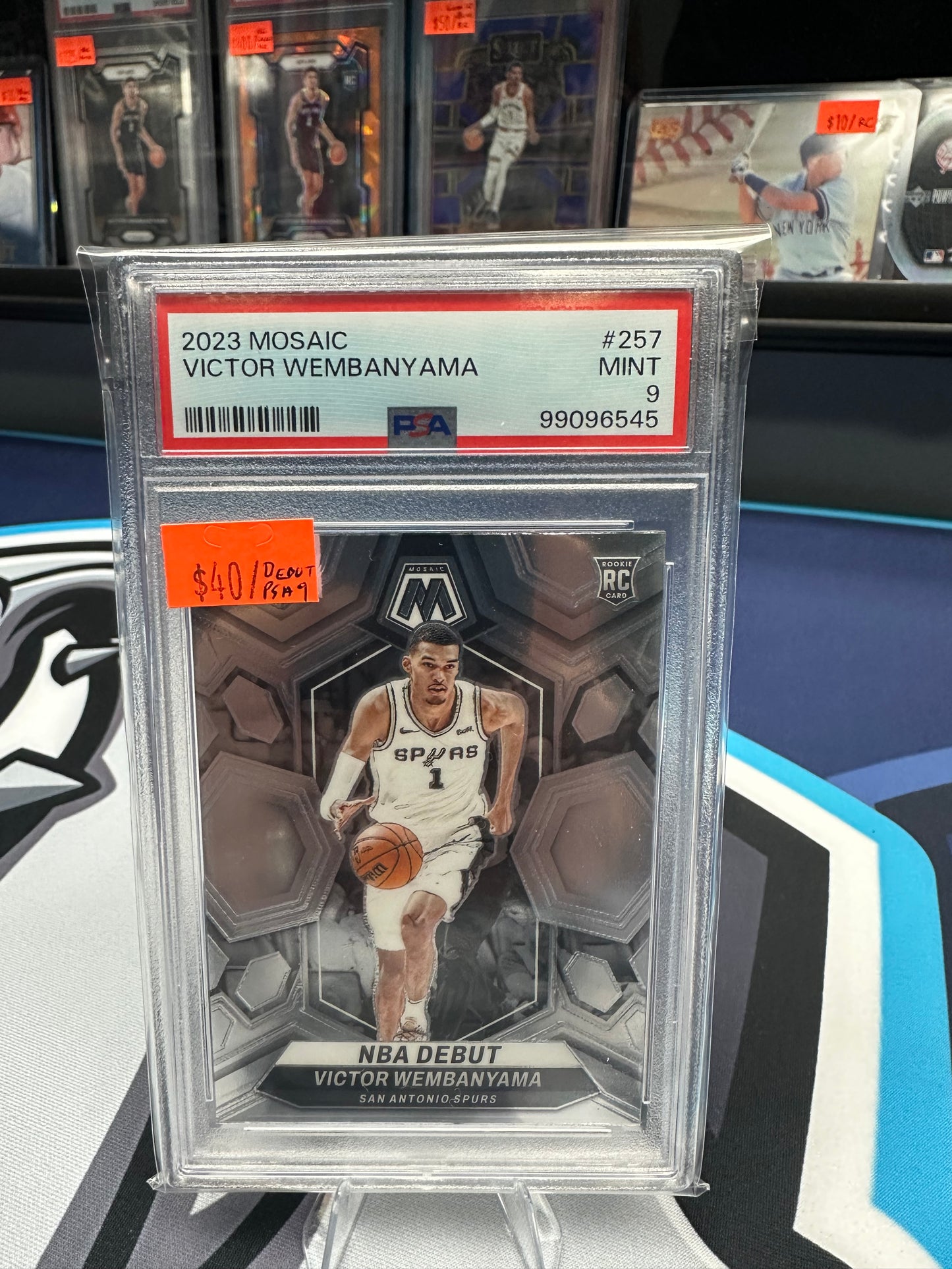 (NEW)2023 Mosaic Victor Wembanyama #257 - RC - PSA 9