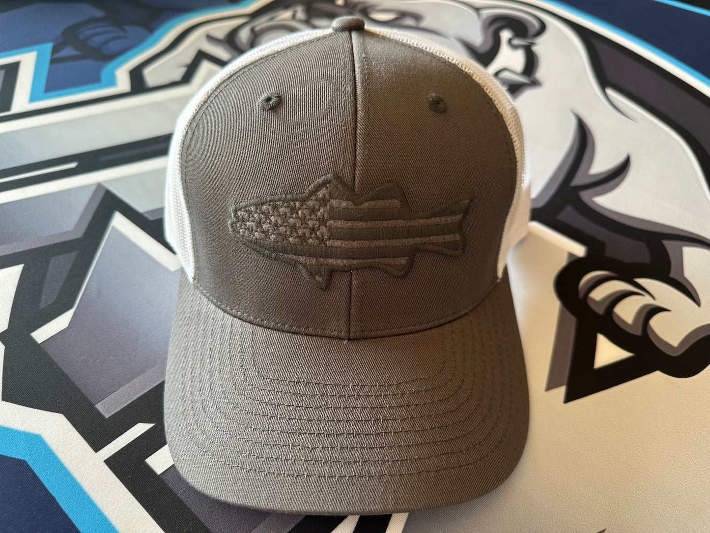 (NEW)Fish American Flag Mesh Back Snapback Hat - Charcoal Grey